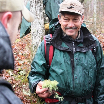 John Mioncynski talks to Brad McAndrews about a possible food source. (Photo: Alex Diaz). 